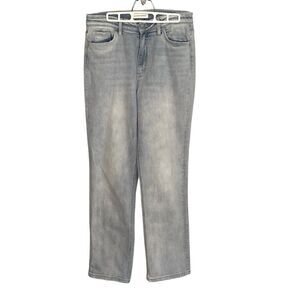 Flying Monkey women’s 12” rise light wash jeans. Size 29